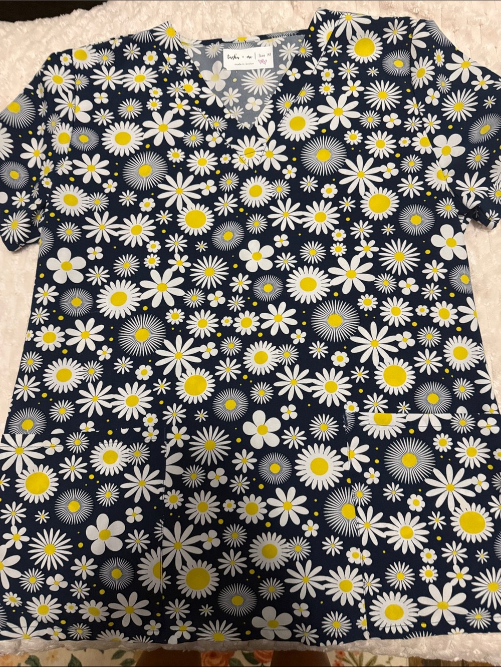 Women's Navy Daisy Print V-Neck Scrub Top